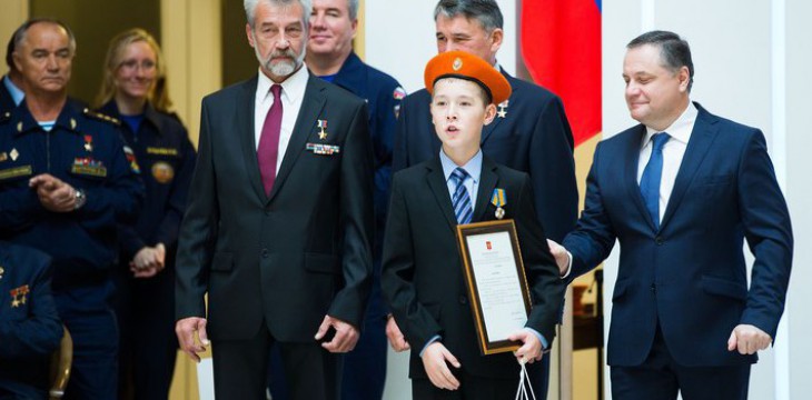 Подростку из Татарстана вручили медаль за спасение тонущей девочки