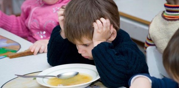 В Татарстане в школах детей кормят недоброкачественными продуктами