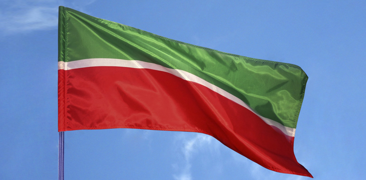 Рустам Минниханов подписал закон, обязывающий школы вывешивать флаг Татарстана