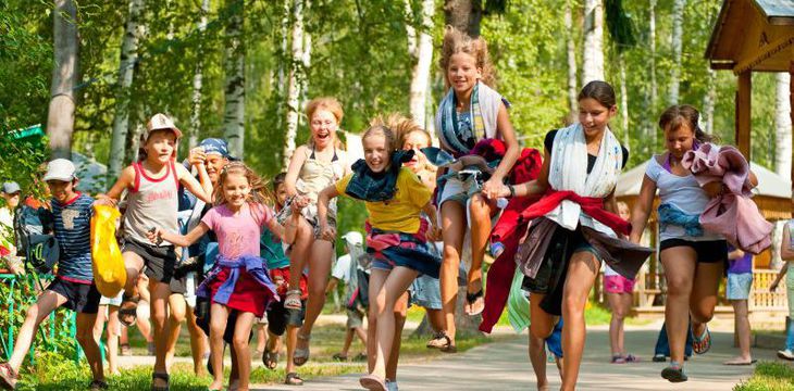 Какова стоимость путевок в детские лагеря Казани?