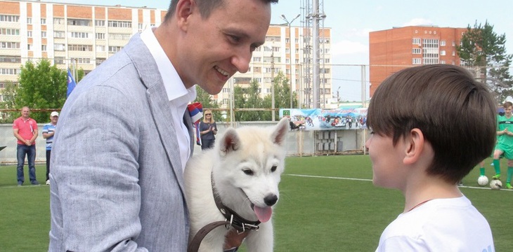 Школьнику из Альметьевска Путин подарил щенка Хаски